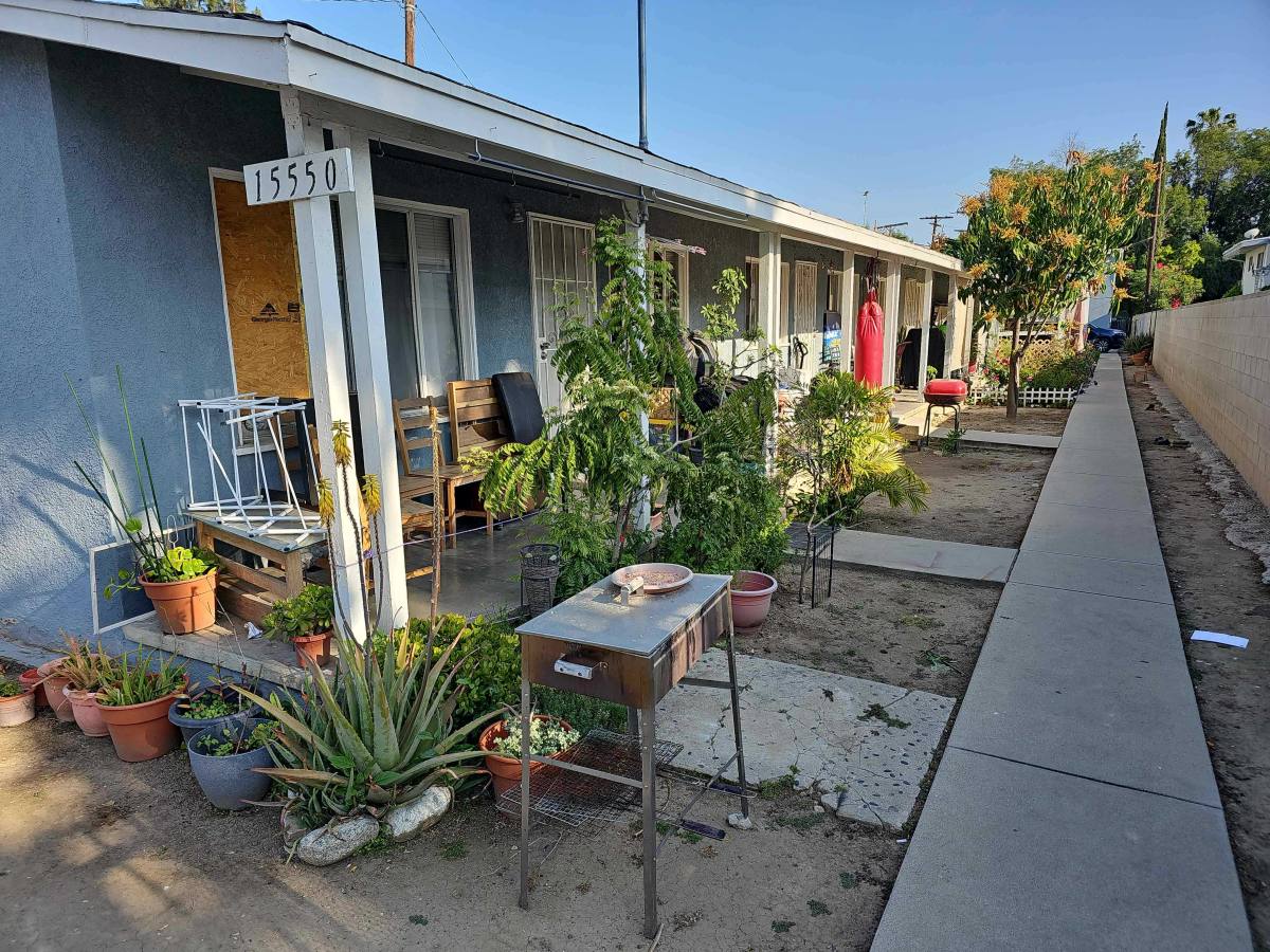 Apartment for rent at 15560 Vanowen St #5, Van Nuys, CA 91406