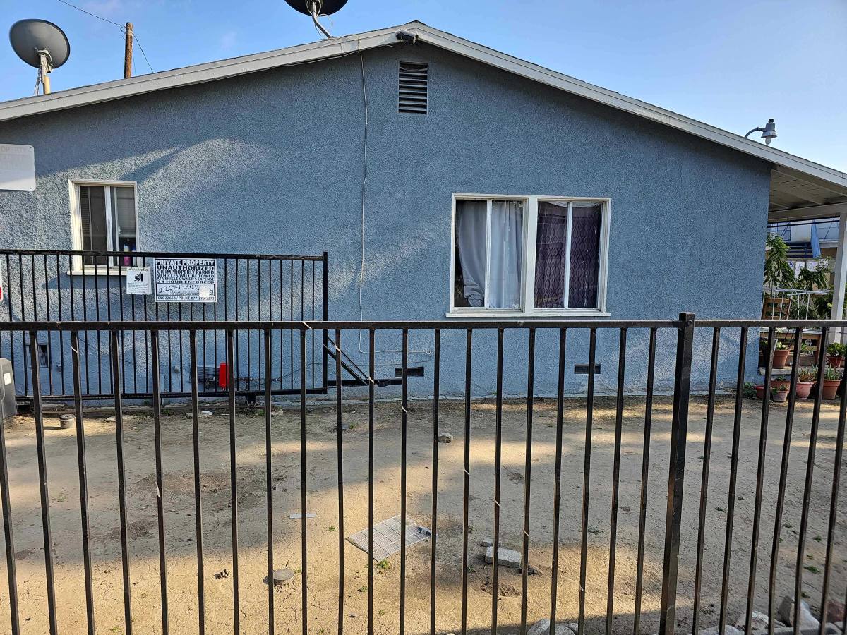 Apartment for rent at 15560 Vanowen St #5, Van Nuys, CA 91406