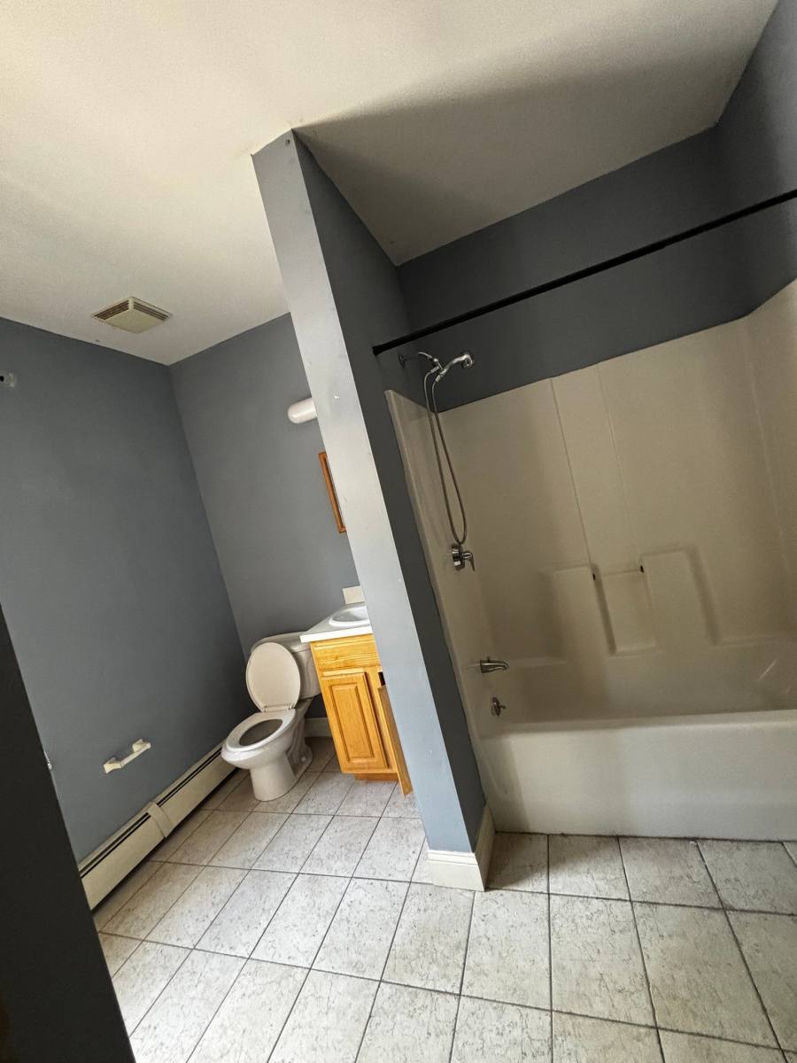 Apartment for rent at 29 B Edgewood St - 2nd Floor, Hartford, CT 06112
