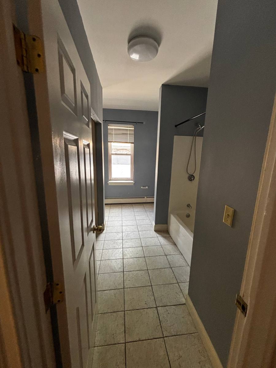 Apartment for rent at 29 B Edgewood St - 2nd Floor, Hartford, CT 06112