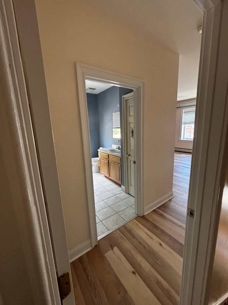 Apartment for rent at 29 B Edgewood St - 2nd Floor, Hartford, CT 06112