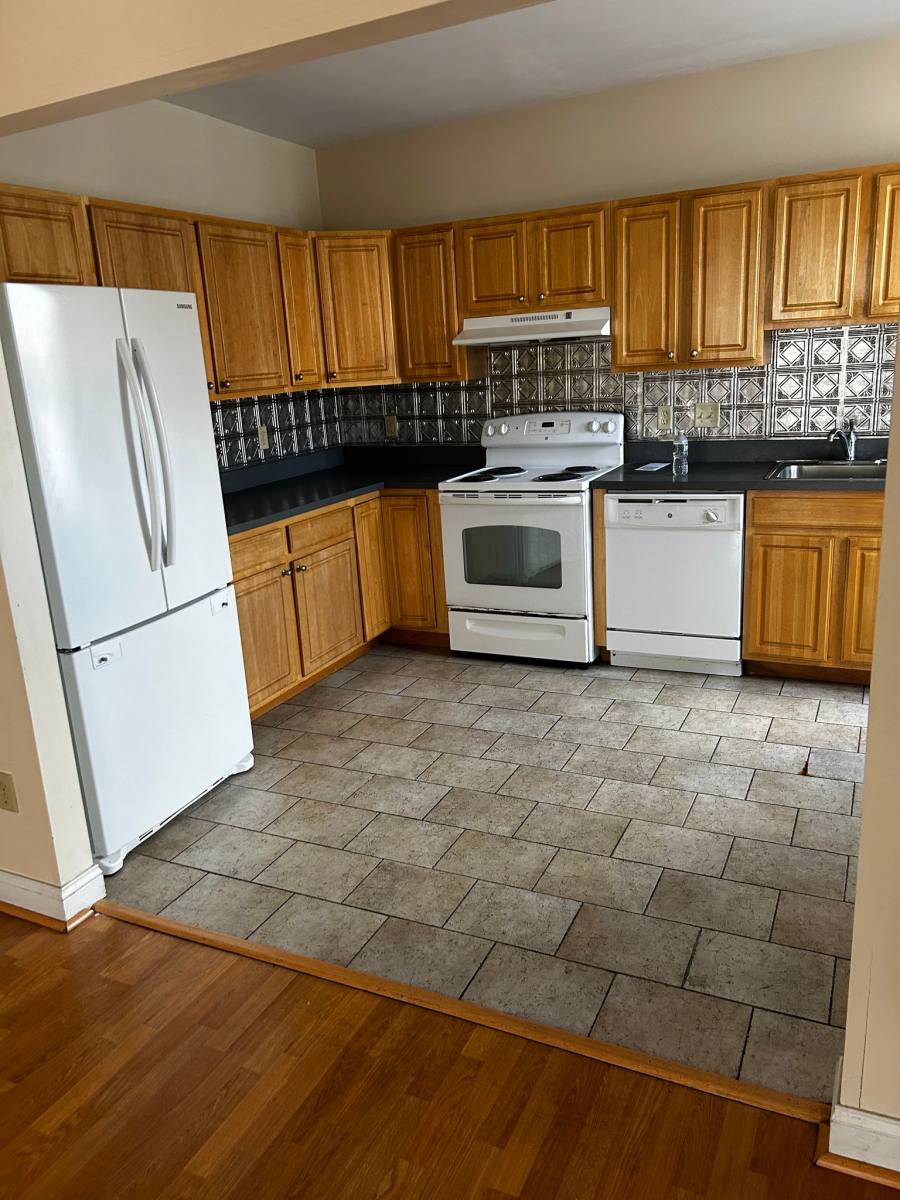 Apartment for rent at 29 B Edgewood St - 2nd Floor, Hartford, CT 06112