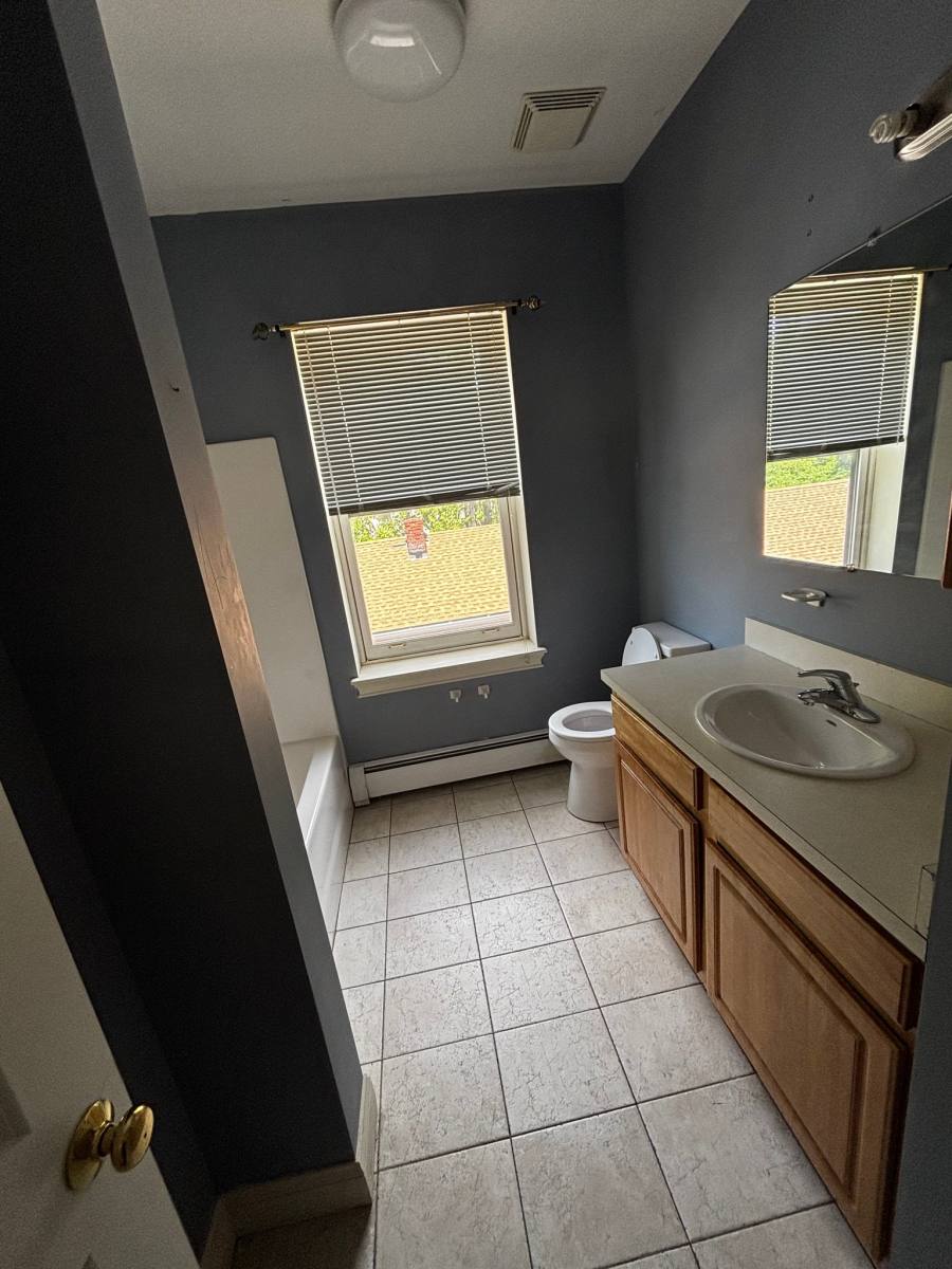 Apartment for rent at 29 B Edgewood St - 2nd Floor, Hartford, CT 06112