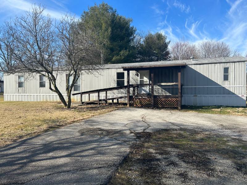 House for rent at 2734 Middle Leesville Rd, Bedford, IN 47421