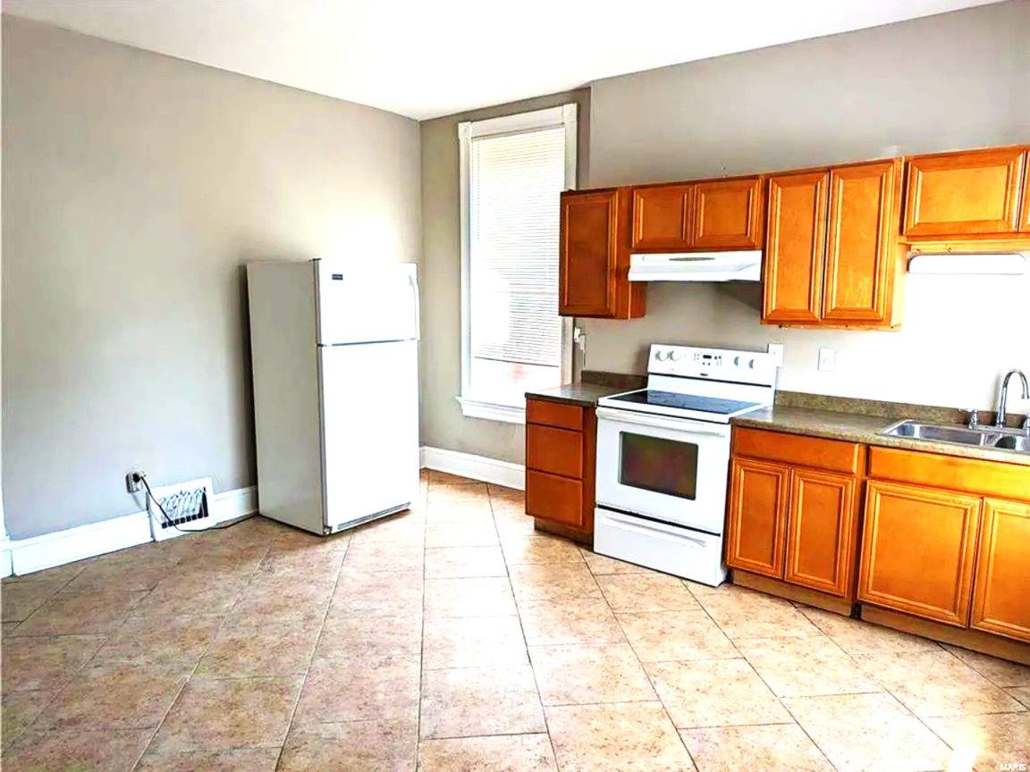 Apartment for rent at 3215 Oregon Ave #1F, Saint Louis, MO 63118