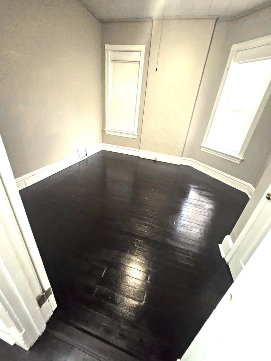 Apartment for rent at 3215 Oregon Ave #1F, Saint Louis, MO 63118