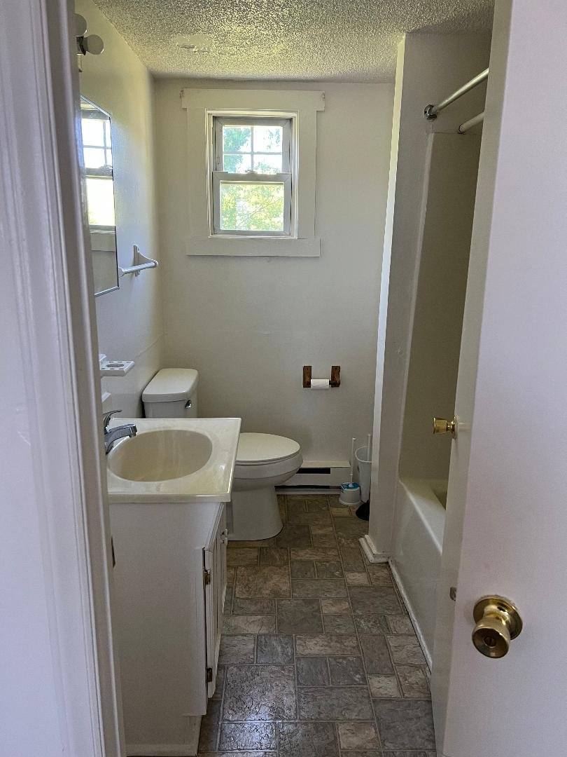 Apartment for rent at 1314 Moorman Ave E, Roanoke, VA 24017
