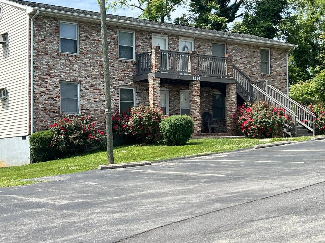 Apartment for rent at 1314 Moorman Ave E, Roanoke, VA 24017