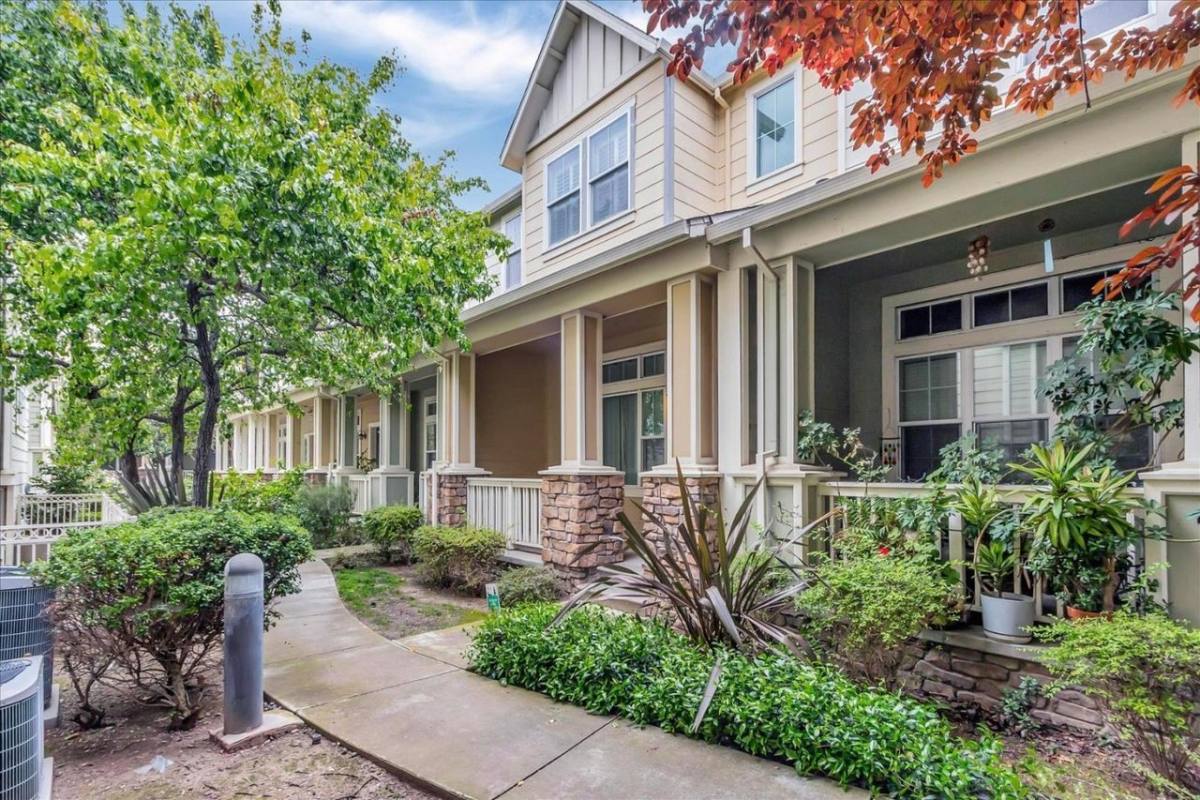 Townhouse for rent at 357 Destino Circle, San Jose, CA 95133