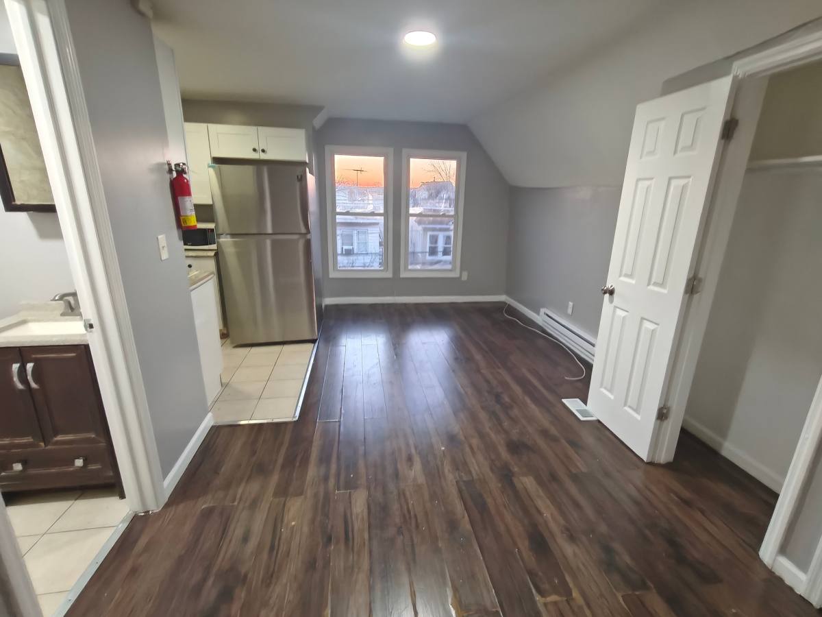 Apartment for rent at 748 S 16th St #3, Newark, NJ 07103