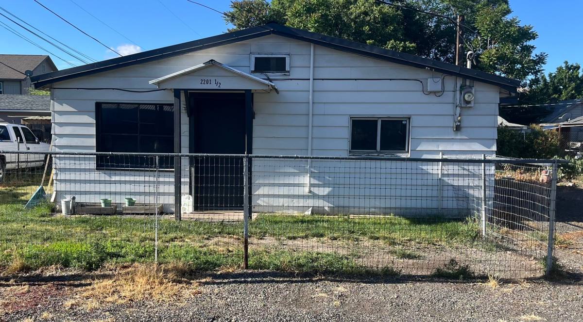House for rent at 2201 1 2 S 2nd Ave, Yakima, WA 98903