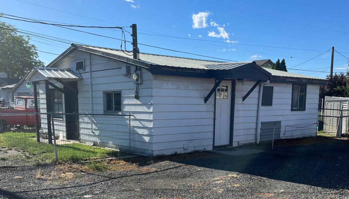 House for rent at 2201 1 2 S 2nd Ave, Yakima, WA 98903