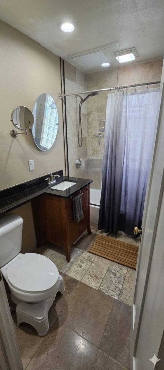 Apartment for rent at 2975 N Downer Ave #2977, Milwaukee, WI 53211