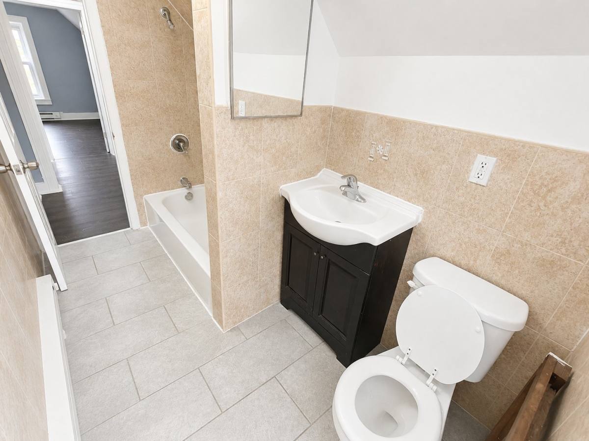 Apartment for rent at 145 Fairmount Ave #3, Newark, NJ 07103
