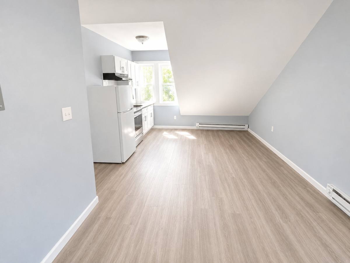 Apartment for rent at 835 S 17th St #3, Newark, NJ 07108