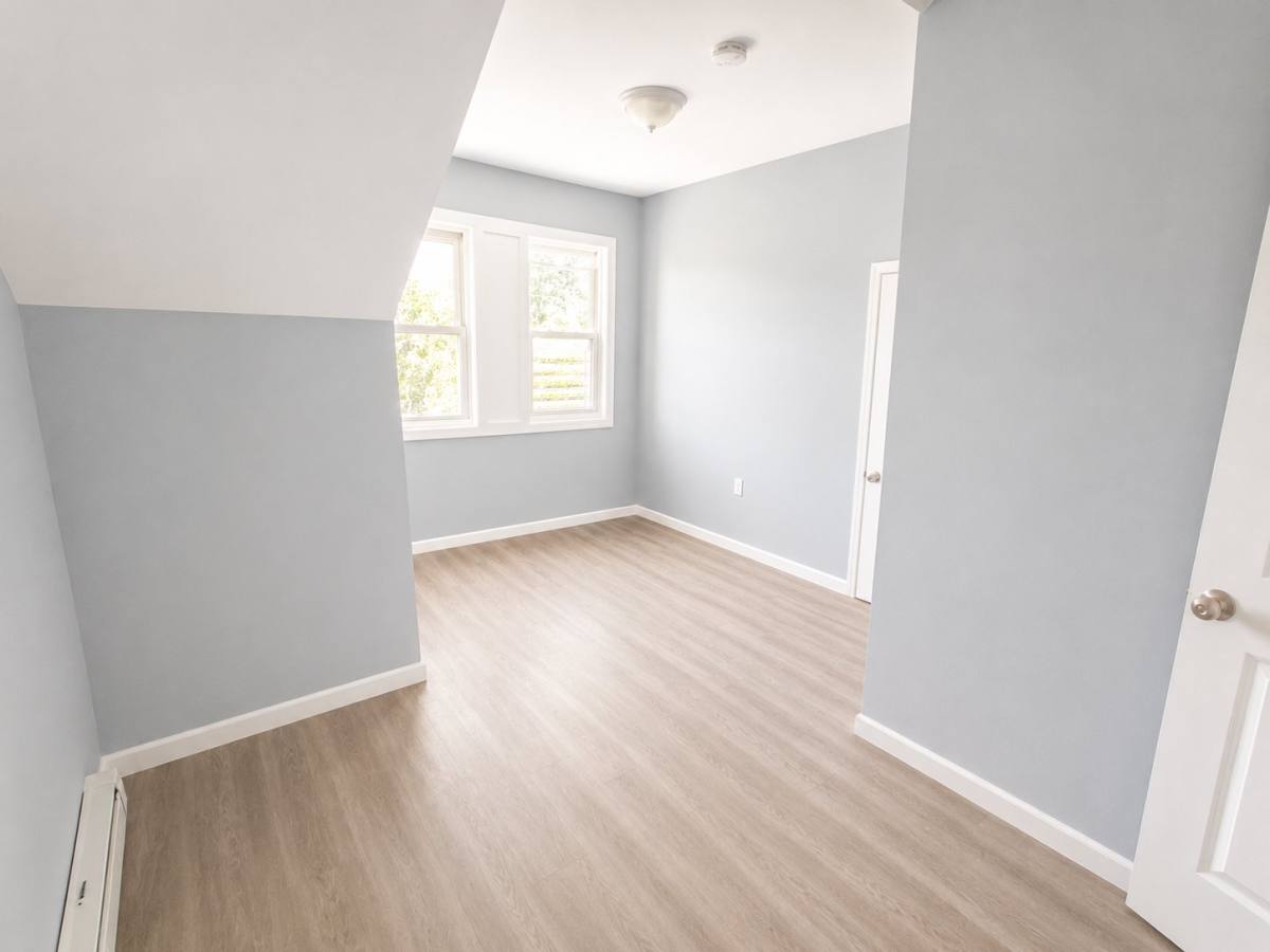 Apartment for rent at 835 S 17th St #3, Newark, NJ 07108