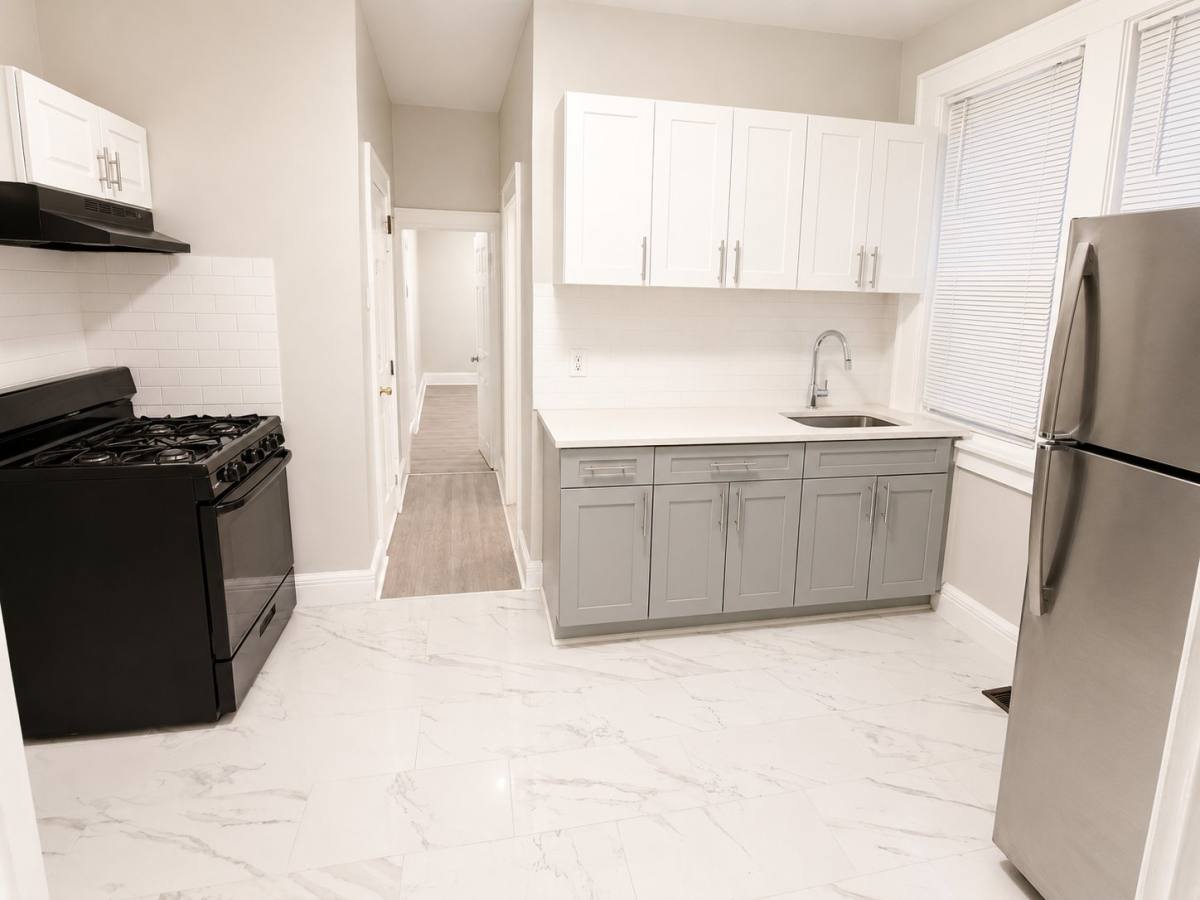 Apartment for rent at 35-37 Hanford St #1R, Newark, NJ 07114