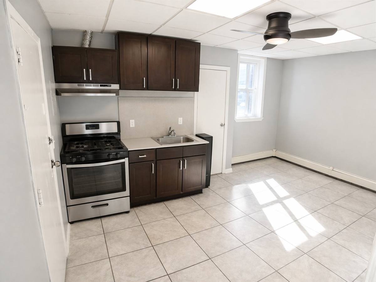 Apartment for rent at 587 N 6th St #2A, Newark, NJ 07107