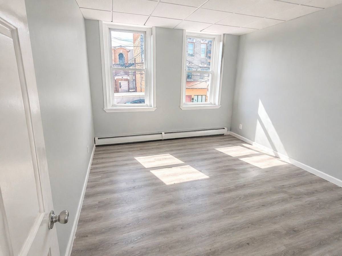 Apartment for rent at 587 N 6th St #2A, Newark, NJ 07107