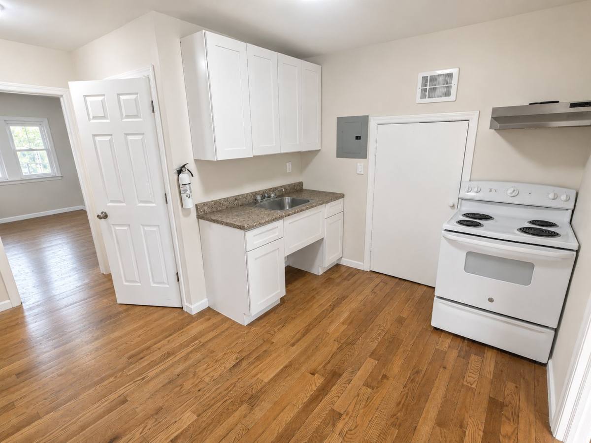 Apartment for rent at 86 Stuyvesant Ave #3, Newark, NJ 07106
