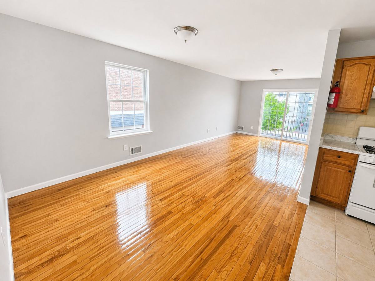 Apartment for rent at 531 S 18th St #2, Newark, NJ 07103