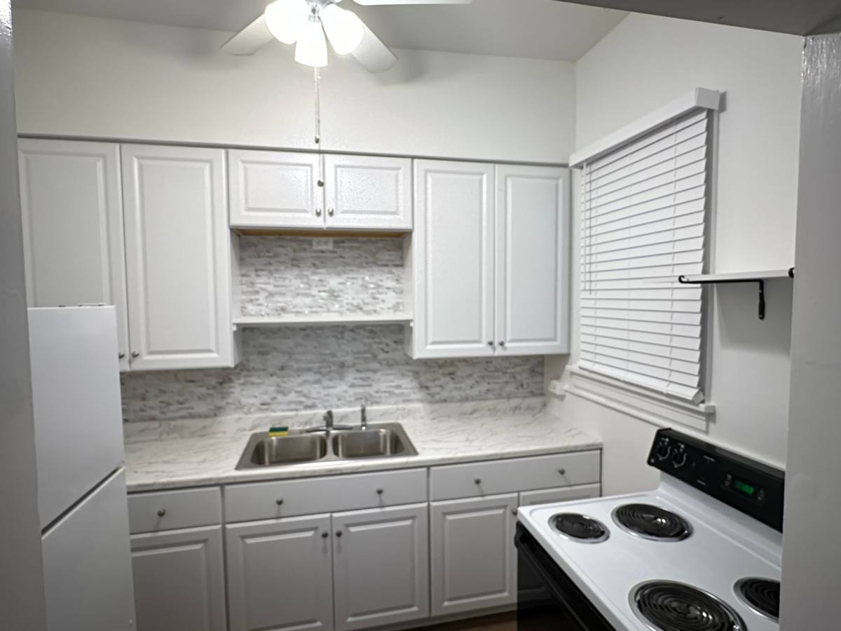 Townhouse for rent at 411 E Main St, Mechanicsburg, PA 17055