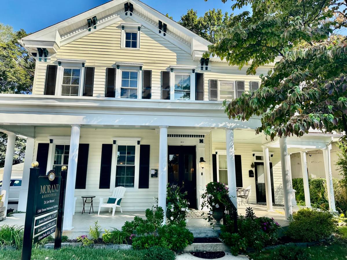 Townhouse for rent at 411 E Main St, Mechanicsburg, PA 17055