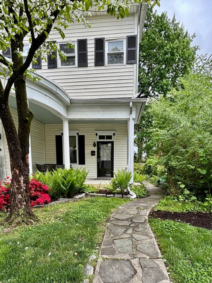 Townhouse for rent at 411 E Main St, Mechanicsburg, PA 17055