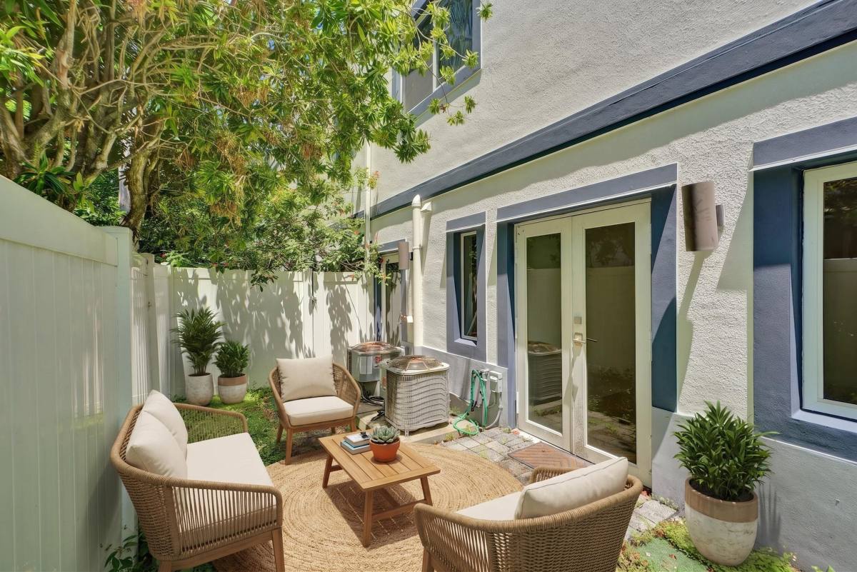 Townhouse for rent at 820 NE 7th St #G, Fort Lauderdale, FL 33304