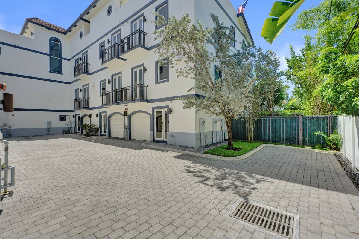 Townhouse for rent at 820 NE 7th St #G, Fort Lauderdale, FL 33304