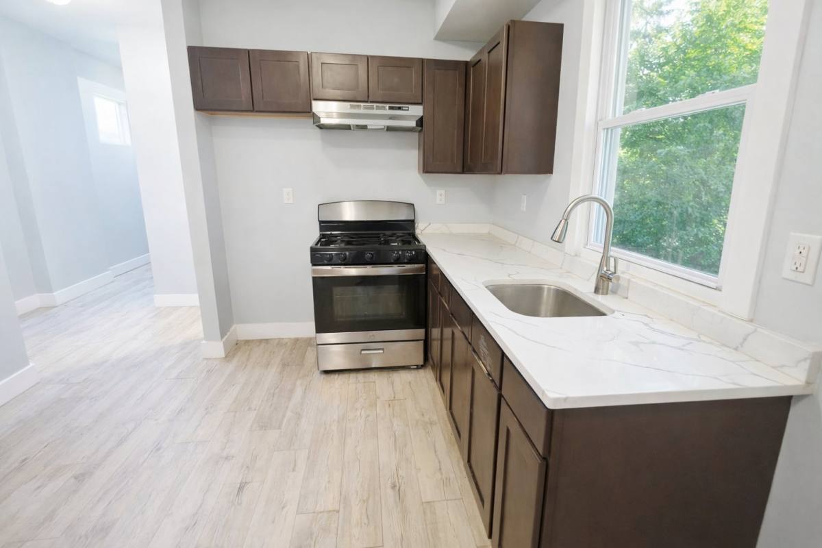 Apartment for rent at 745 S 18th St #1R, Newark, NJ 07103