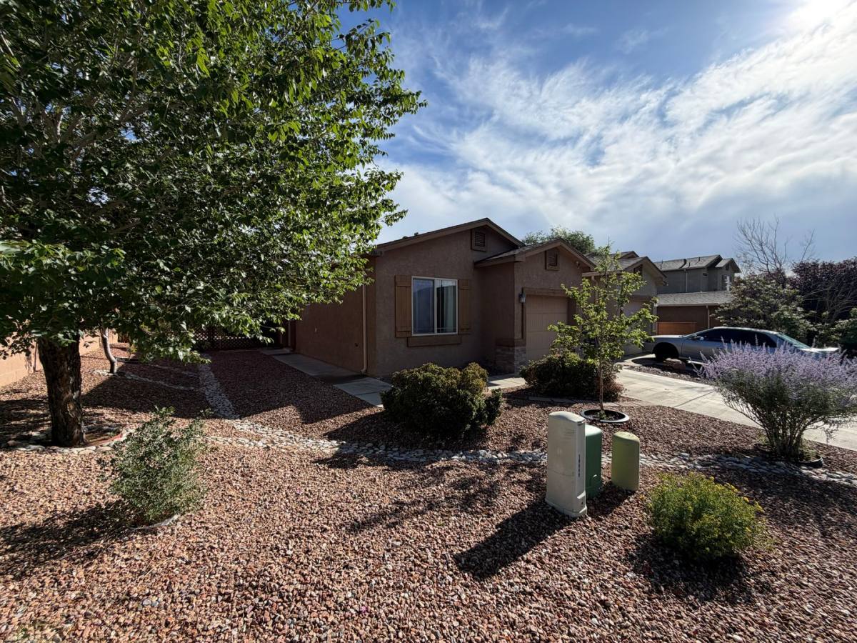 House for rent at 10649 Microlith Rd SW, Albuquerque, NM 87121