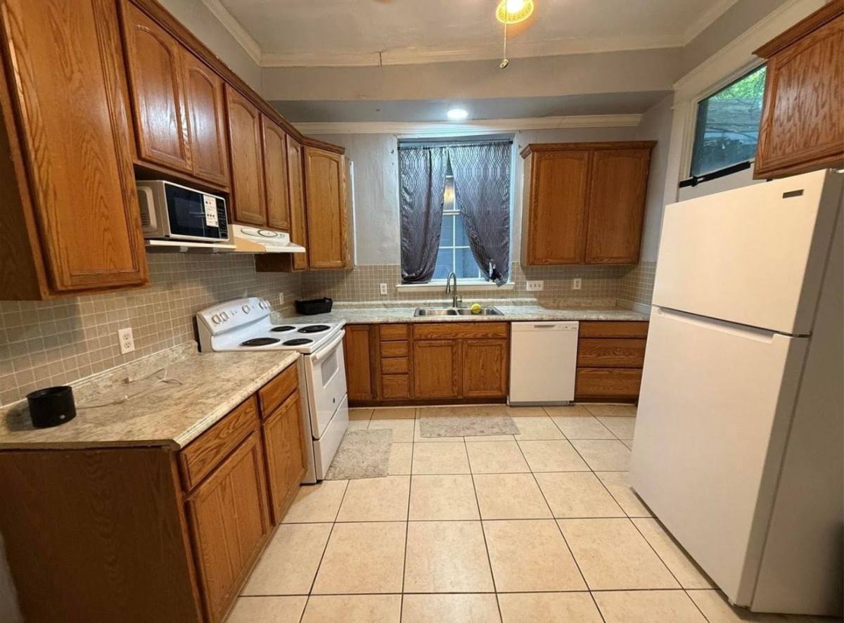 House for rent at 1528 Magnolia Ave, Shreveport, LA 71101
