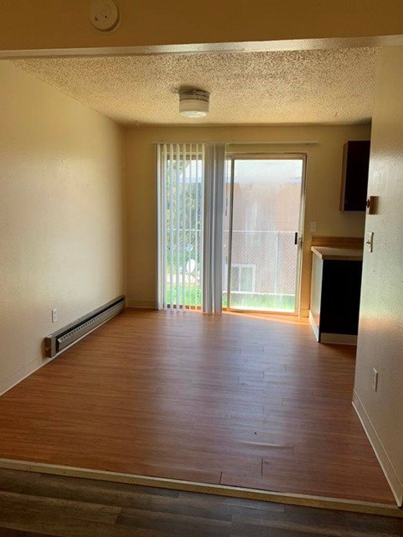 Townhouse for rent at 28 Nevada St, Klamath Falls, OR 97601