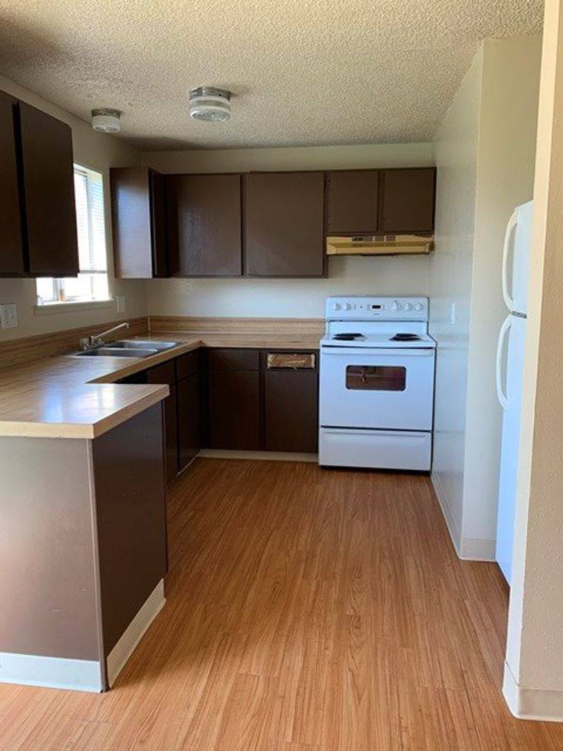 Townhouse for rent at 28 Nevada St, Klamath Falls, OR 97601