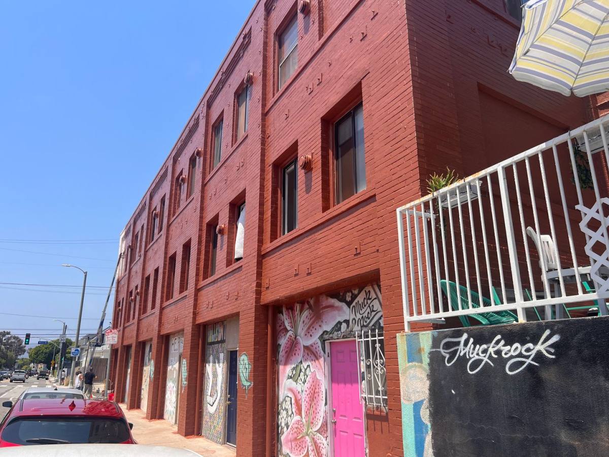 Apartment for rent at 101 Dudley Ave, Venice, CA 90291