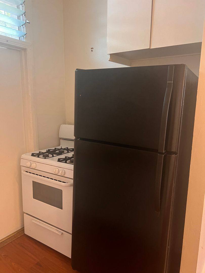 Apartment for rent at 101 Dudley Ave, Venice, CA 90291