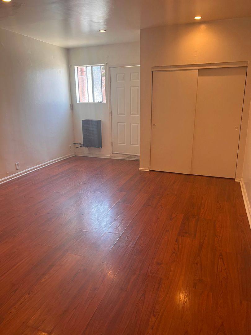 Apartment for rent at 101 Dudley Ave, Venice, CA 90291