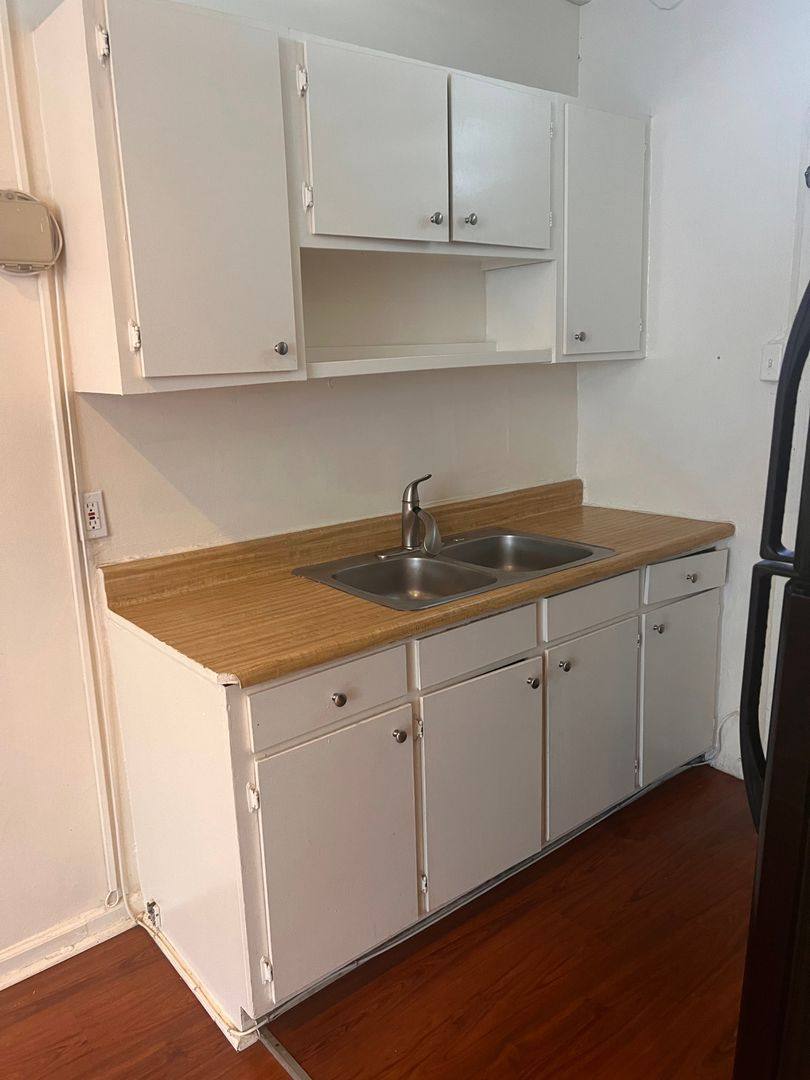 Apartment for rent at 101 Dudley Ave, Venice, CA 90291