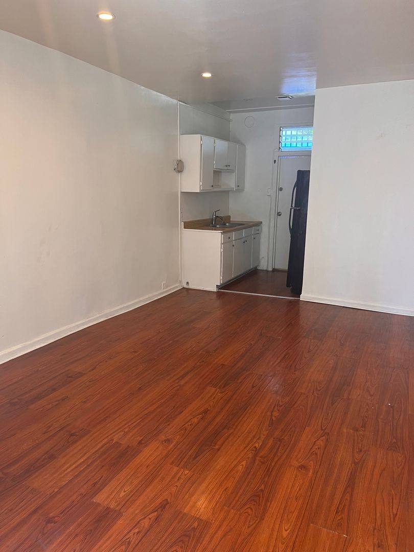 Apartment for rent at 101 Dudley Ave, Venice, CA 90291