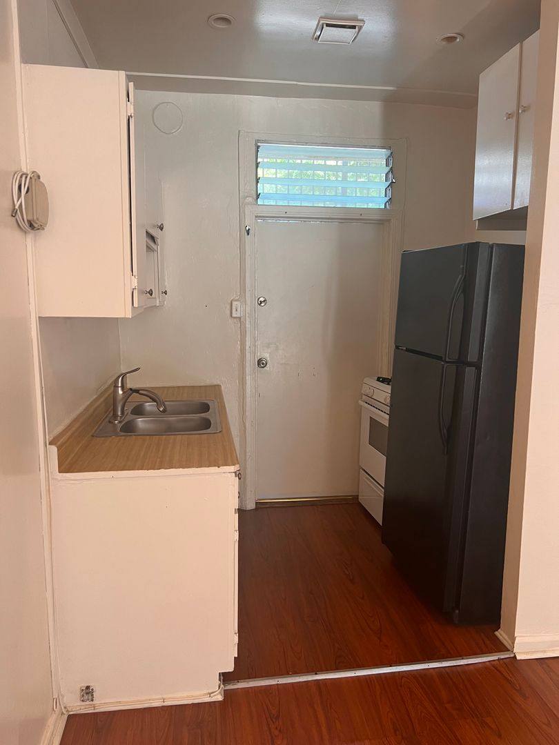 Apartment for rent at 101 Dudley Ave, Venice, CA 90291