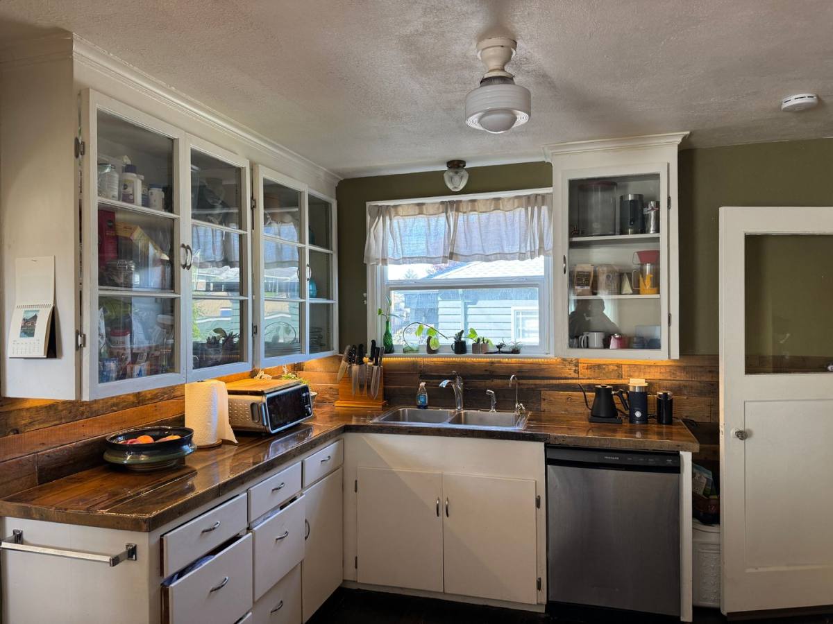 House for rent at 1320 N 11th St, Tacoma, WA 98403