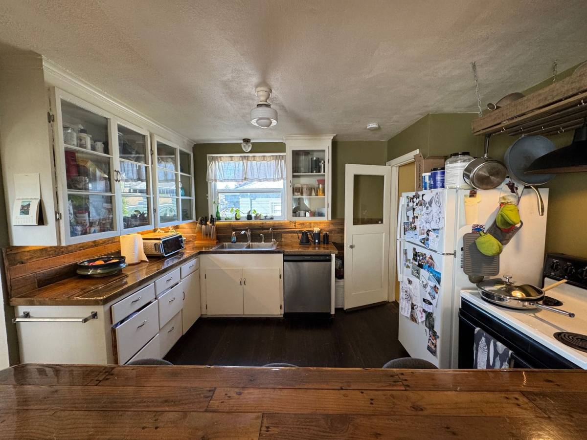 House for rent at 1320 N 11th St, Tacoma, WA 98403