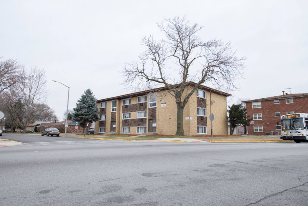 Apartment for rent at 634 Sibley Blvd, Calumet City, IL 60409