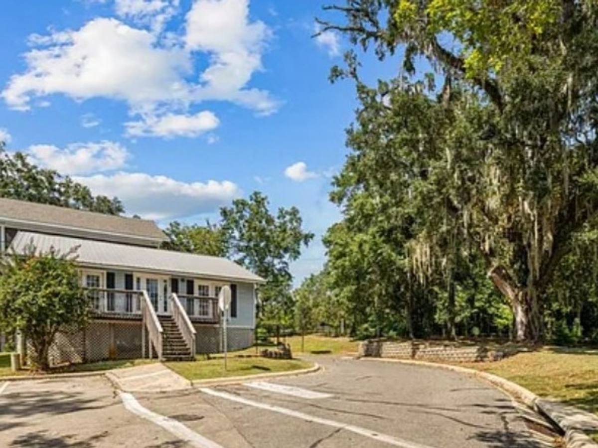 Apartment for rent at 2205 Magnoli Circle, Tallahassee, FL 32301