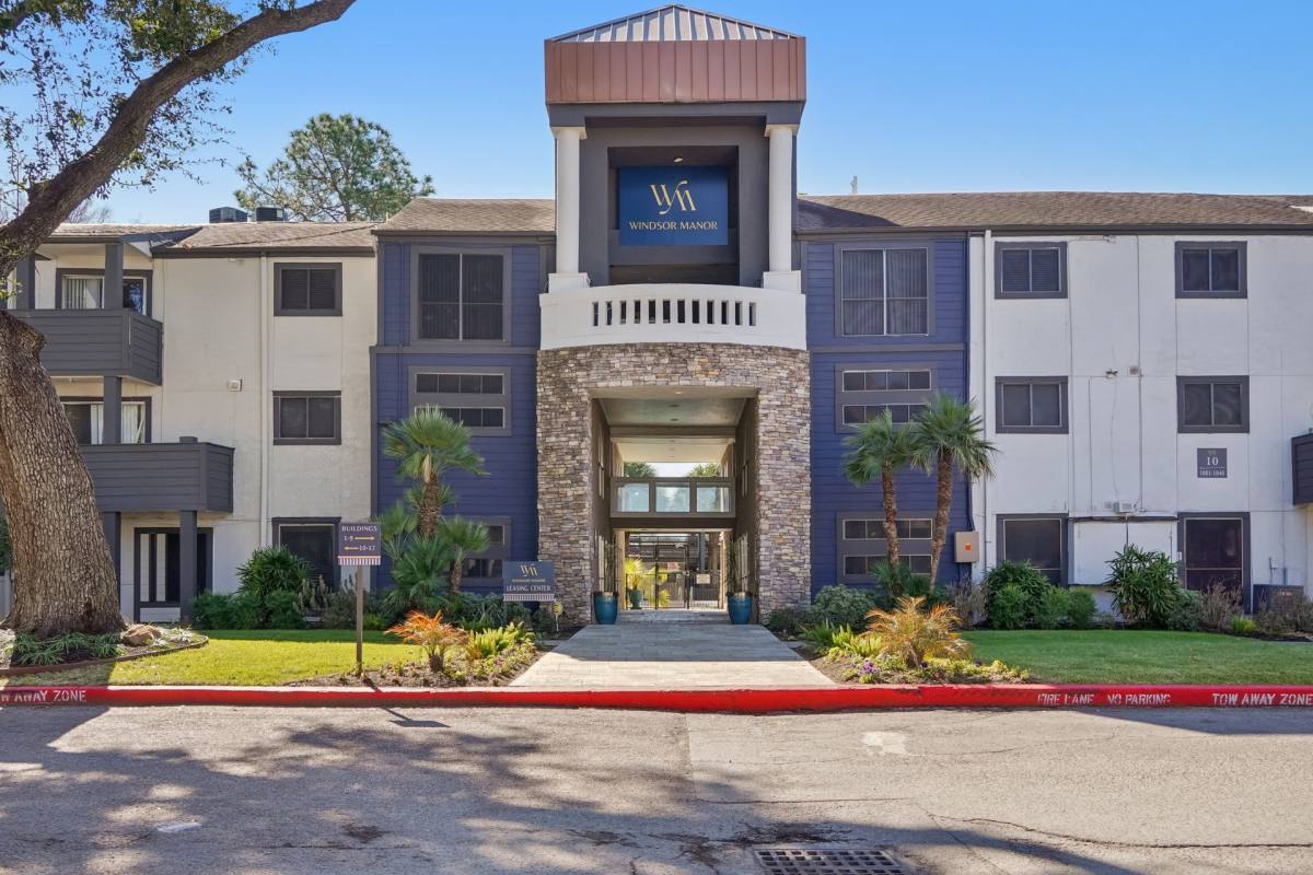 Apartment for rent at 6425 Westheimer Rd, Houston, TX 77057