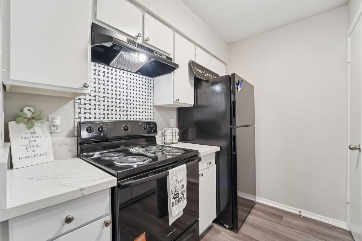 Apartment for rent at 6425 Westheimer Rd, Houston, TX 77057