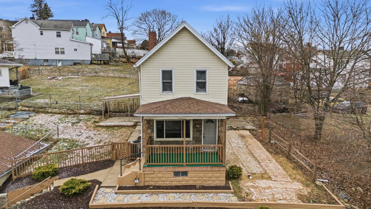 House for rent at 2512 Franklin St, Homestead, PA 15120