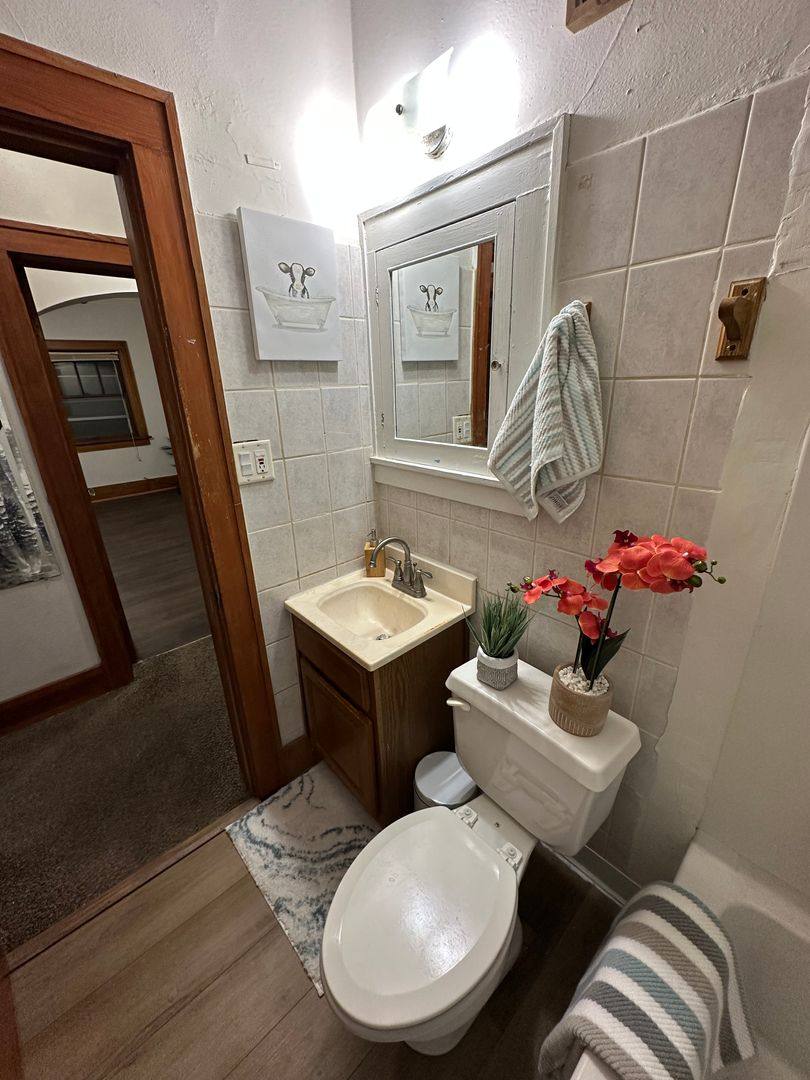 Apartment for rent at 1524 1 2 W, Waterloo, IA 50702