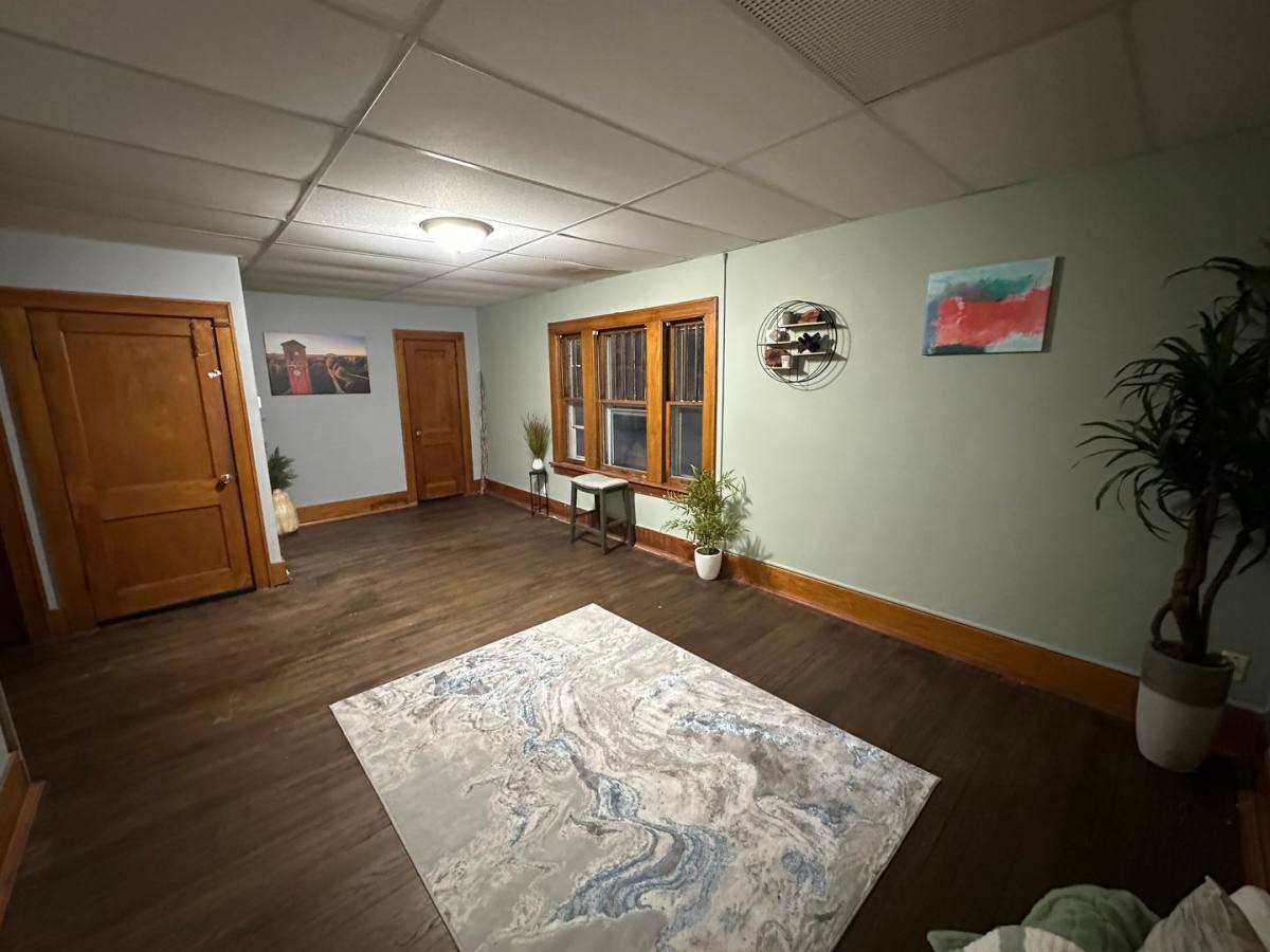Apartment for rent at 1524 1 2 W, Waterloo, IA 50702